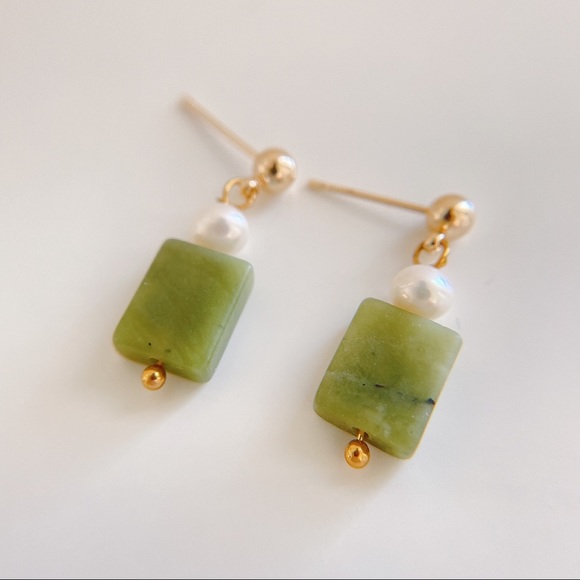 Olive green jade pearl dangle earring, Green jade earring, minimalist earring - Picture 3 of 5